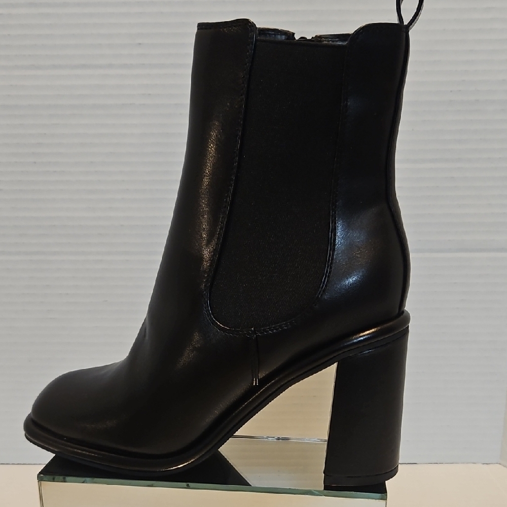 Elegant Black Leather Heeled Boots - Picture 2 of 9